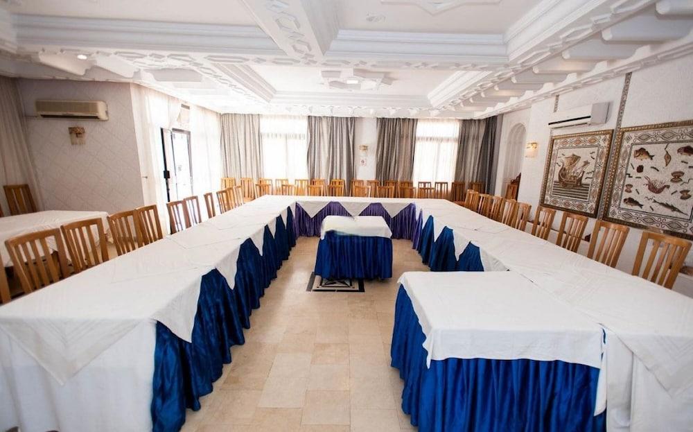 Hotel Business Center